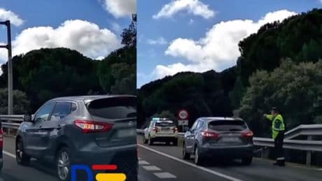 Un coche circula por el arcén para saltarse una retención en Valladolid y se encuentra de cara con una patrulla de la policía: “Karma instantáneo”