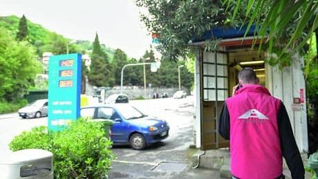 “Sai che mio fratello ha fatto la rapina?”: così il bandito scarcerato torna in prigione a Genova
