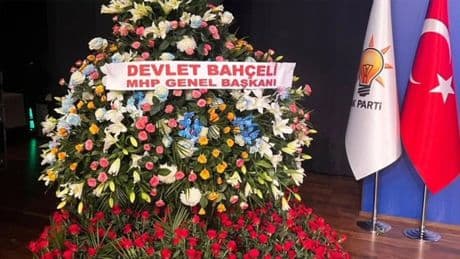 Bahçeli'den AK Parti'ye 1071 güllü 24. yıl çiçeği
