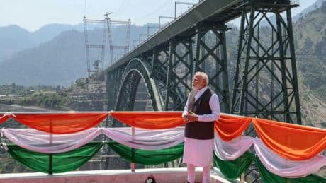 Indiens Ministerpräsident Modi eröffnet Eisenbahnstrecke in Kaschmir