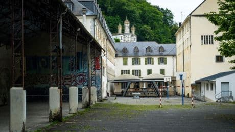 Affaire Bétharram : la commission d’enquête de la congrégation lance un appel à témoins, des victimes dénoncent une « opération blanchiment »