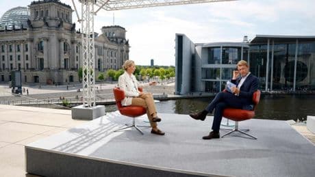 Störung beim Interview: Gegen den „Adenauer SRP+“ kommt Weidel kaum an