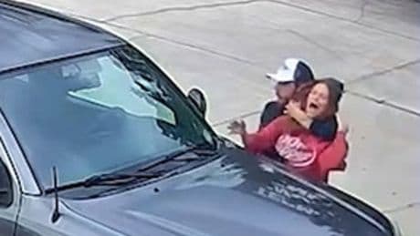 Florida store clerk fights back against robber trying to kidnap her