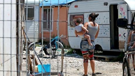 Campi rom fuori controllo: mappa, numeri e criticità in tutta Italia