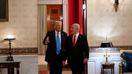 Trump, le leve su Netanyahu per convincerlo ad accettare la tregua con Hamas. Dalle armi ai dazi fino all?Iran