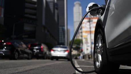 L'affrontement Trump-Californie se poursuit autour des voitures électriques