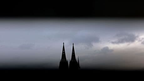 Sinkende Einnahmen: Erzbistum Köln will jährlich 100 Millionen Euro einsparen