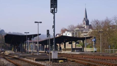 Mann fotografiert fremdes Kind und verprügelt dessen Mutter