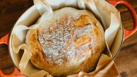 Nur drei Zutaten: So können Sie Brot ganz einfach im Topf backen