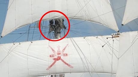 Mensen boven in mast gigantisch schip: ’Stalen ballen’