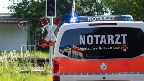 Bad Zwischenahn: Zug rammt Auto – zwei Tote an Bahnübergang