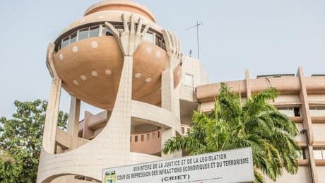 Bénin: ouverture du procès d’un écrivain proche des Démocrates après une publication sur les réseaux