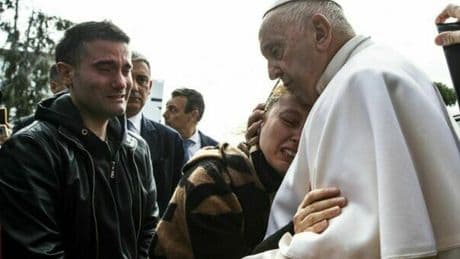 Papa Francesco, la mamma della bimba morta a 5 anni: «L?abbraccio in ospedale fu la medicina che curò il lutto»