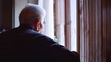 Warum Altersdepressionen so häufig sind – und oft zu spät erkannt werden