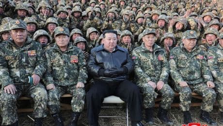 Kim'den Kuzey Kore ordusuna övgü: 'Dünyanın en güçlüsü'