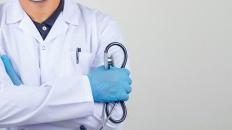 Meclis'te kabul edildi: Doktorlar en fazla iki kurumda çalışabilecek