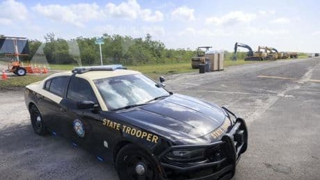Un adolescente de 14 años asesina a sus padres en Florida y se entrega a la policía