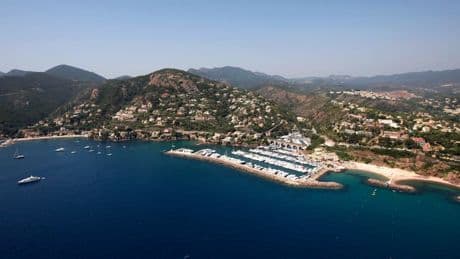 Une bouteille à la mer lancée par une enfant de 9 ans dans les Alpes-Maritimes retrouvée sur une île varoise