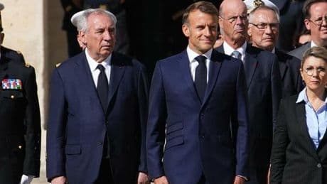 Francia, Bayrou a fine corsa. Oggi il voto di fiducia: il governo cadrà (salvo sorprese). E arrivano i nuovi gilet gialli