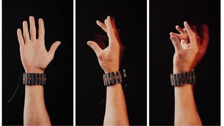 Een armband waarmee je kunt schrijven in de lucht
