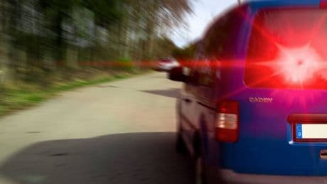 Hamburg: Wütender Fahrer rammt Blitzerauto der Polizei zweimal
