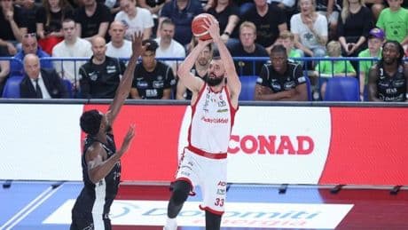La mala suerte se ceba con Mirotic