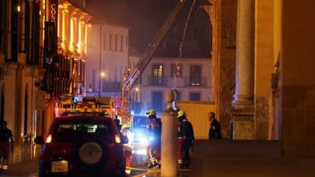 Les images de l'incendie qui a touché la mosquée-cathédrale de Cordoue en Espagne