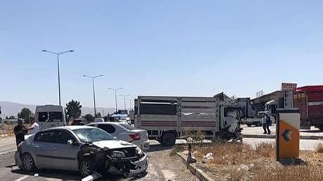 Konya'da 5 aracın karıştığı zincirleme kaza: 4 yaralı