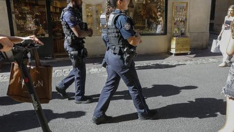 « Des agents comme les autres, avec un outil en plus » : Bordeaux se résout à armer ses policiers