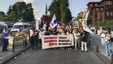 Üniversite öğrencileri Saraçhane’ye yürüyor