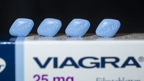 Viagra: Diese 5 Dinge sollten Männer über die blaue Pille wissen