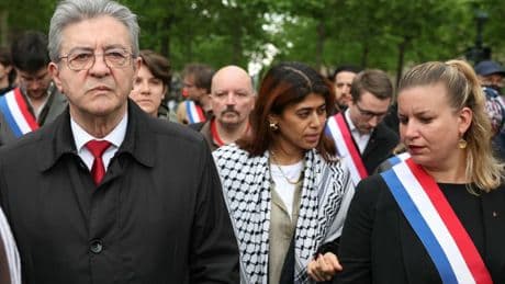 "On a peur monsieur Mélenchon": l'émotion du leader LFI face à une femme lors du rassemblement contre l'islamophobie