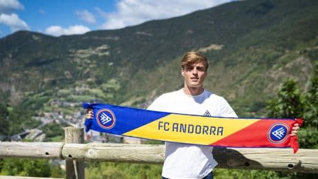 Théo Le Normand, siguiendo los pasos de su hermano con el Andorra: "A pesar de la diferencia, me centro en mejorar cada día"