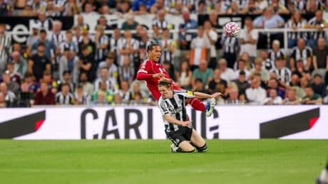 Virgil van Dijk na aanslag: ’Als dit geen rood is, dan weet ik het ook niet meer’