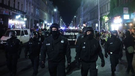 Viele Demos, viel Polizei, kaum Randale - Friedlichste 1.-Mai-Nacht seit Jahren