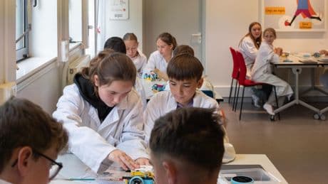 À Angers, une salle de classe pour réduire les inégalités filles-garçons face aux sciences