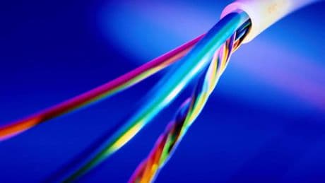 Competencia elimina restricciones que aplicaba a Telefónica en su red de fibra óptica