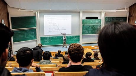 TU Eindhoven moet Iraanse hoogleraar ruim een ton betalen na streep door aanstelling: vermoedens van discriminatie