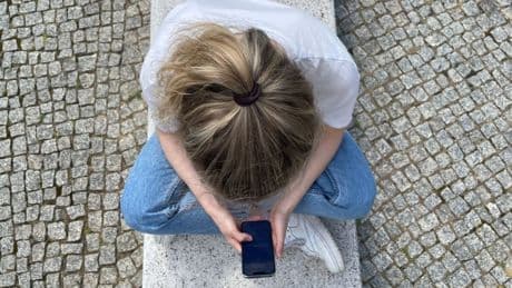 Deutsche versinken im Internet – Offline-Spaß kommt zu kurz