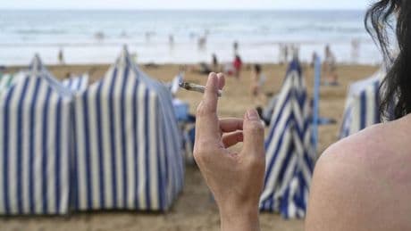 Prohibido fumar y otras normas por las que te pueden multar en la playa