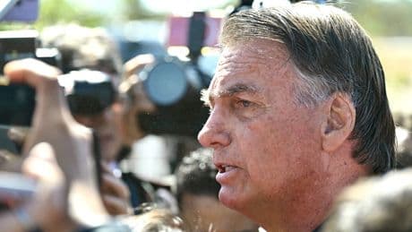 Hof Brazilië: Bolsonaro wil land ontvluchten, moet enkelband dragen