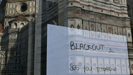 Blackout per il caldo, perché succede? I cavi surriscaldati e l'asfalto bollente: migliaia senza elettricità in Francia, problemi anche a Firenze e Bergamo