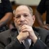Harvey Weinstein emotioneel in eerste tv-interview in 8 jaar: “Ik heb dit niet gedaan”