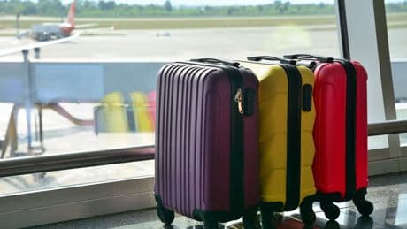 Los tres peores colores de maleta para viajar este verano (y por qué deberías evitarlos)