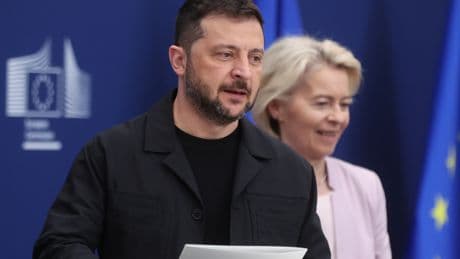 Entregar Donbás "o seguir luchando": Zelenski afronta hoy su reunión más difícil con Trump
