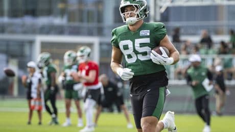 Mason Taylor, Justin Fields show off emerging connection at Jets camp