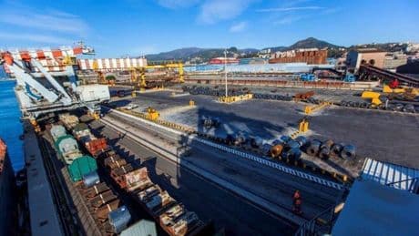 Ex Ilva, ultimatum di Urso a Taranto mentre Genova apre al forno elettrico