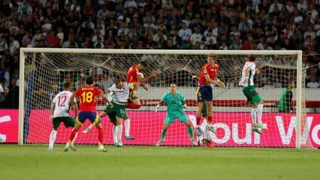 Fußball: Europameister Spanien souverän - Niederlande verpasst Sieg