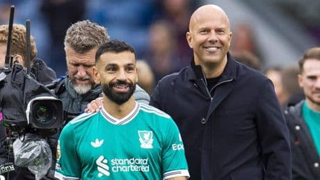 Engelse media vergelijken Arne Slot met legendarische Sir Alex Ferguson na weer een miraculeuze zege