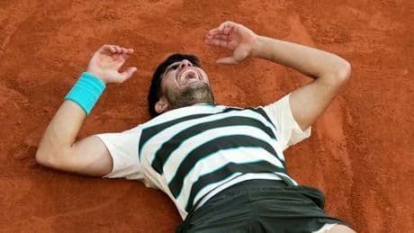 Alcaraz wint Roland Garros na sensationele comeback in droomfinale tegen Sinner